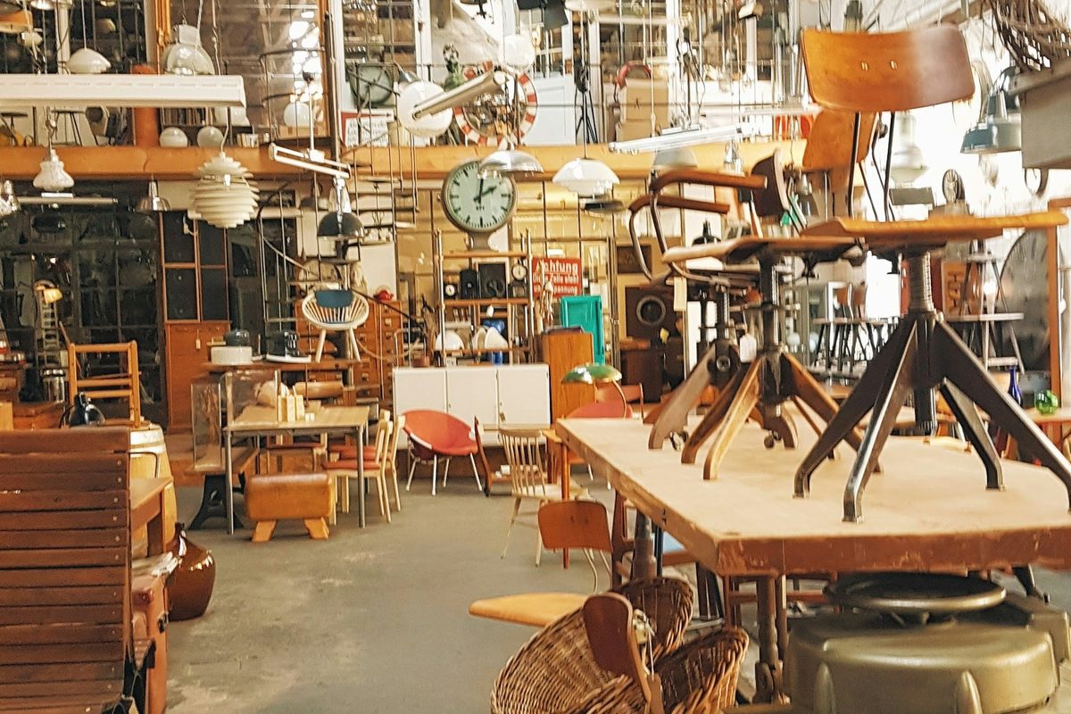 Chiner ailleurs : ressourceries, dépôts-ventes, enchères
