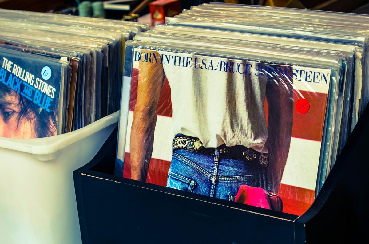 Vinyles : bien fouiller un bac en brocante